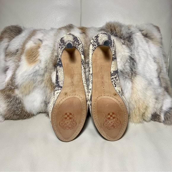 Vince Camuto Snakeskin Heels- Size 8 - Picture 4 of 5